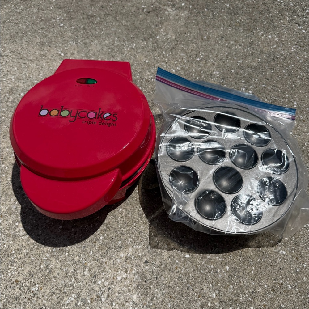 Babycakes Triple Delight Mini Cake Pop Maker - Red